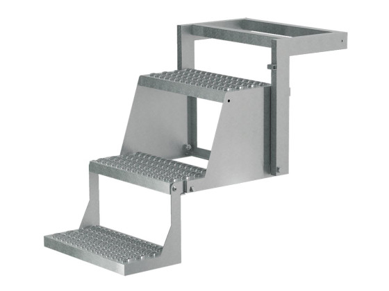 Treppe m. 3 tritten 560x734 Feuerverzinkt